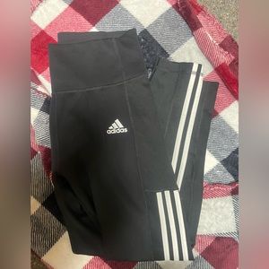 Adidas leggings has pocket!